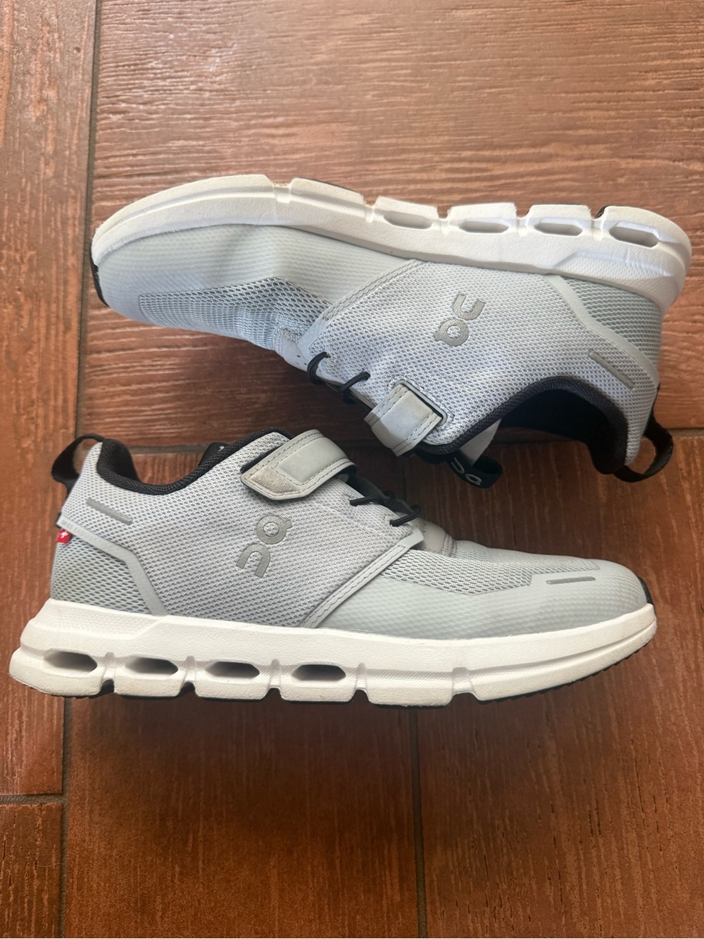 On Running Cloud Kids Play Sneaker Size 3 Light Gray
